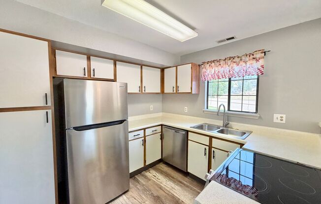 Modern Condo with Fireplace, Garage & Community Pool
