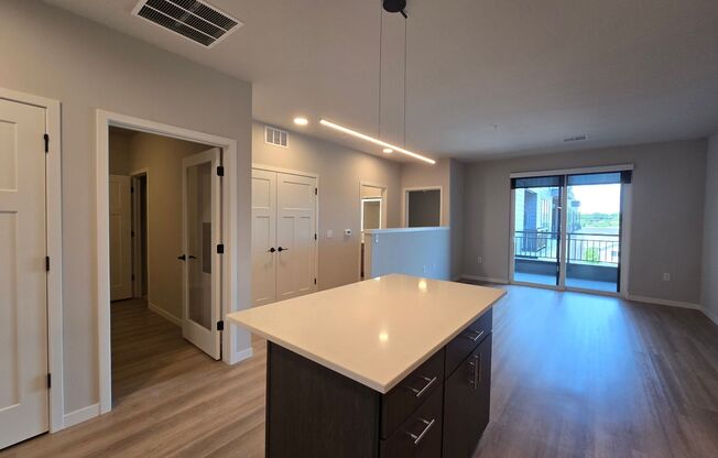 1 bed, 1 bath, 900 sqft, $2,060, Unit 8421-326