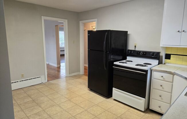 2 beds, 1 bath, $1,295