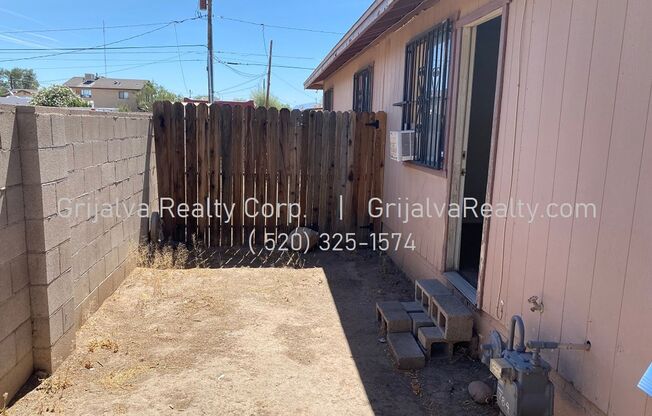 2 beds, 1 bath, $995, Unit 2443 Fontana