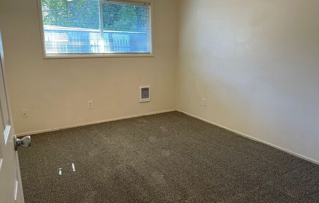 2 beds, 1 bath, 925 sqft, $1,470, Unit 2