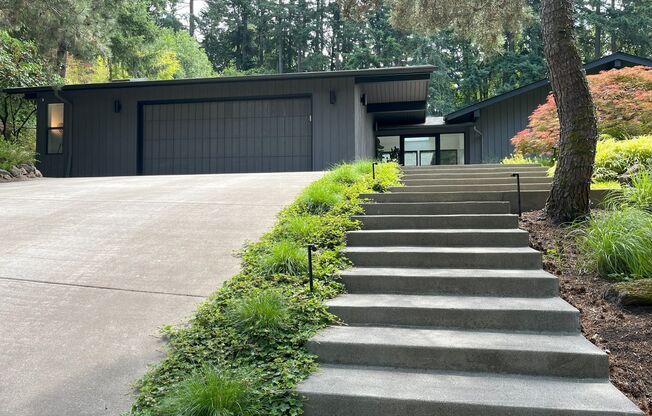 Sleek, Stylish & Surrounded by Green – The Perfect Private Escape