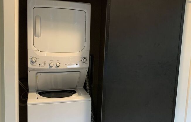1 bed, 1 bath, 1,044 sqft, $1,250, Unit 909
