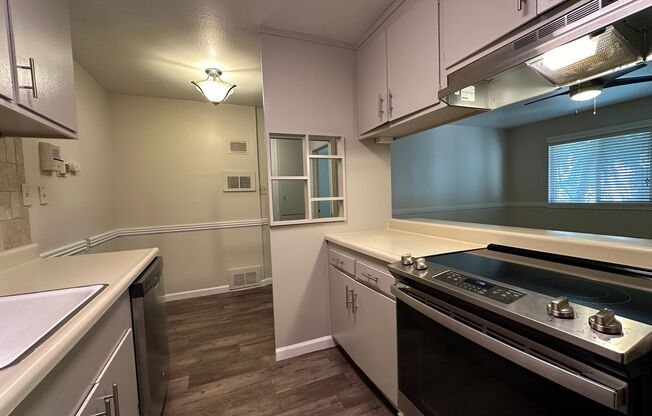 1 bed, 1 bath, $1,600, Unit 12