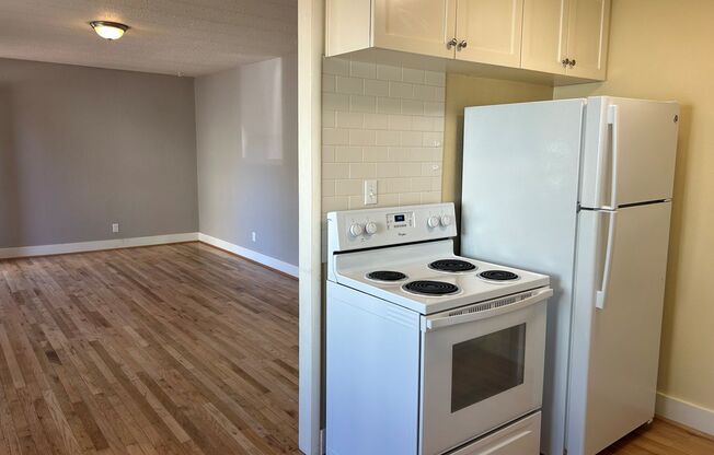 Bright & Beautiful Close-In SE Portland/Sellwood Duplex Most Utilities Included!