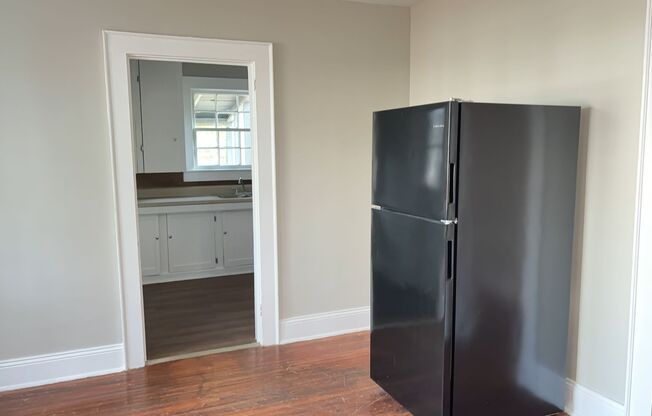 2 beds, 1 bath, $1,095