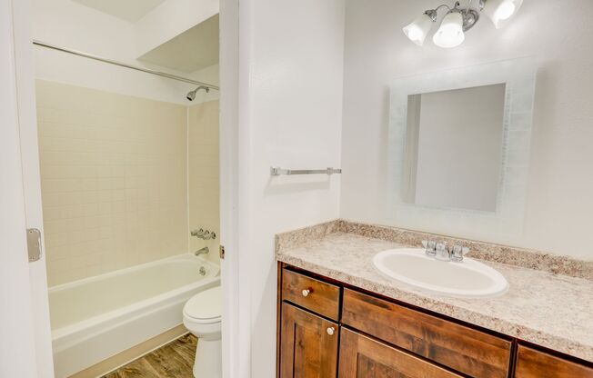 Studio, 1 bath, 438 sqft, $900, Unit 102