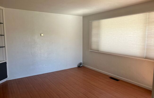 Spacious 1 bedroom, 1 bath Available Immediately Near Midtown