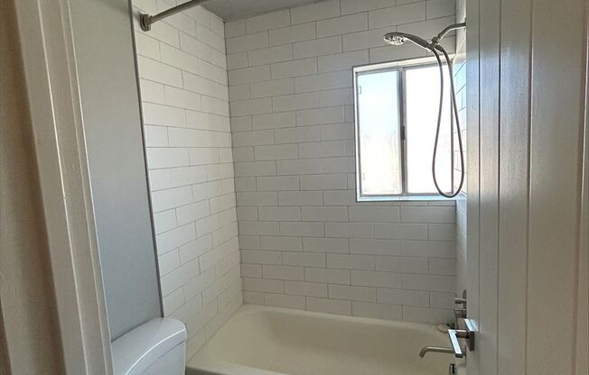 1 bed, 1 bath, 574 sqft, $1,295, Unit 38