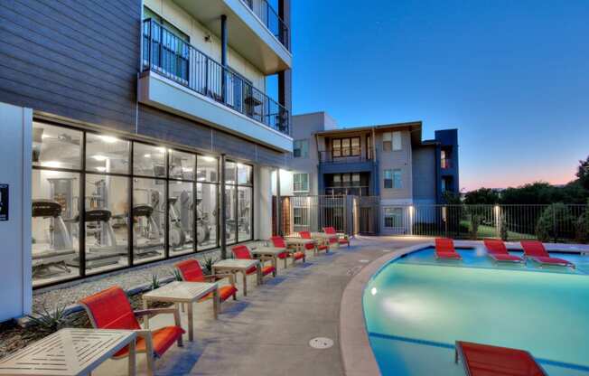 apartments in uptown dallas with pool