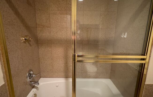 1 bed, 1 bath, 635 sqft, $1,945, Unit 212