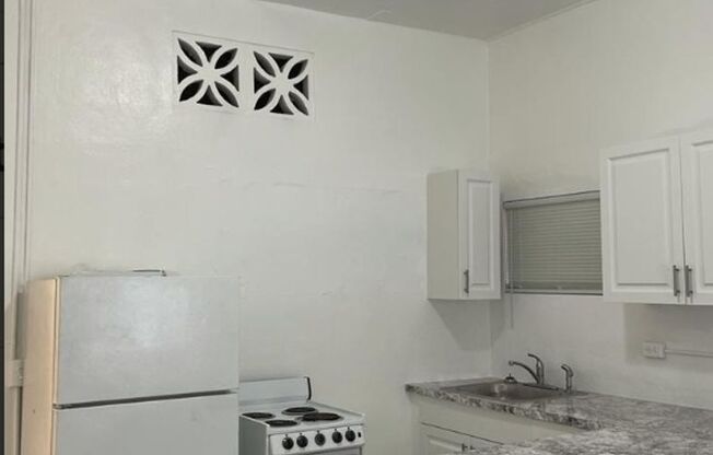 2 beds, 1 bath, $1,600