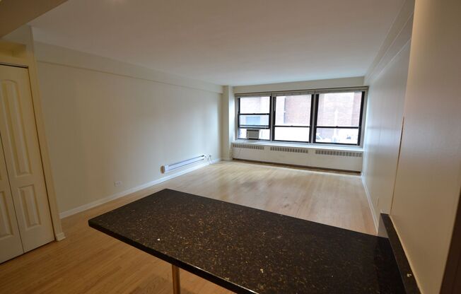 1 bed, 1 bath, 700 sqft, $1,725, Unit 418-0201