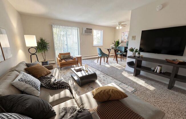 1 bed, 1 bath, 640 sqft, $1,189, Unit O106