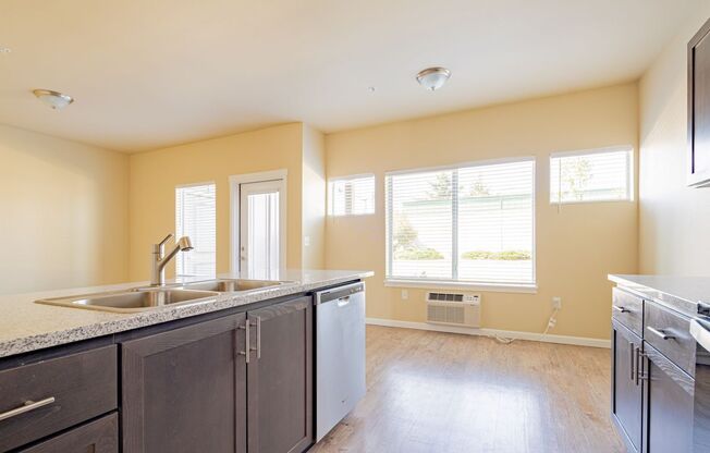 2 beds, 2 baths, 850 sqft, $1,435, Unit 3270-302