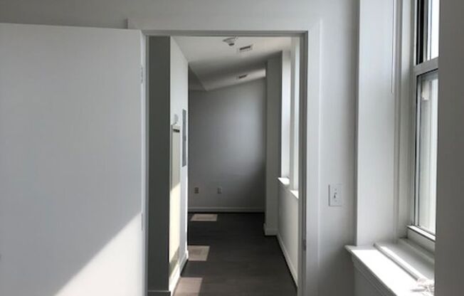 2 beds, 1 bath, $1,999, Unit 220