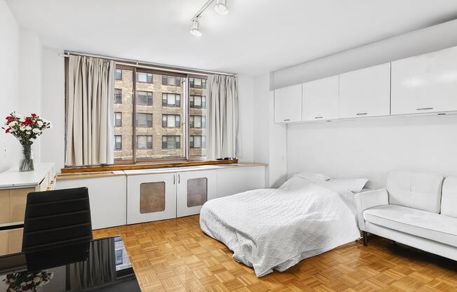 1 bed, 1 bath, $3,250, Unit 17I