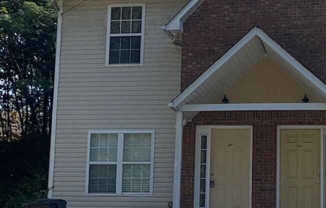 West Knoxville 37909 - Cozy 2 bedroom, 1.5 bath home - Contact Linda Meese 865-591-6004