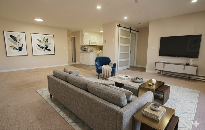 2 beds, 1 bath, 1,050 sqft, $2,600, Unit 62-4