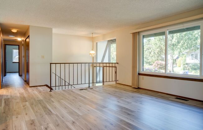 Remodeled Kent East Hill Split level