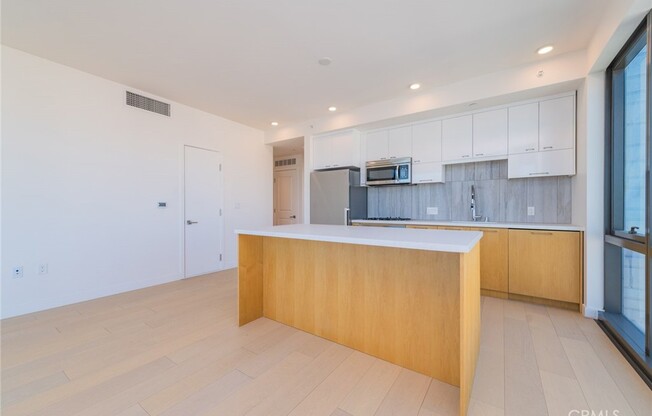 2 beds, 2 baths, 1,039 sqft, $3,700, Unit 1803