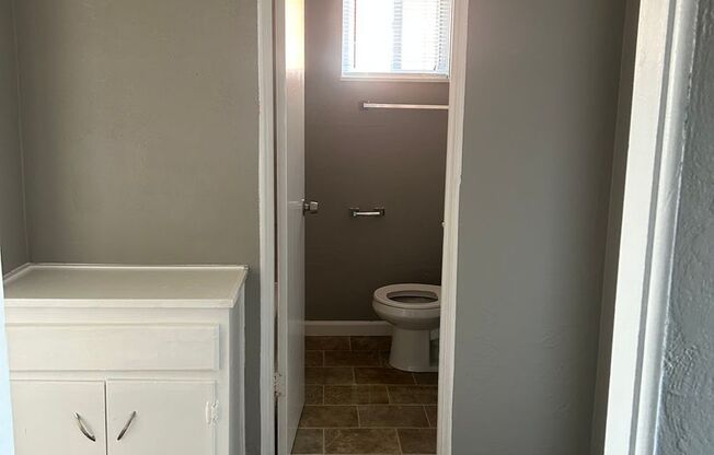 2 beds, 1 bath, 750 sqft, $1,095, Unit B10 1015 12