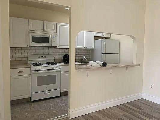 Studio, 1 bath, 600 sqft, $1,920, Unit 4LF