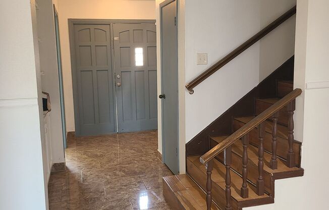 Spacious 3 BR+study/2.5 bath end-unit townhome w/balcony & patio!