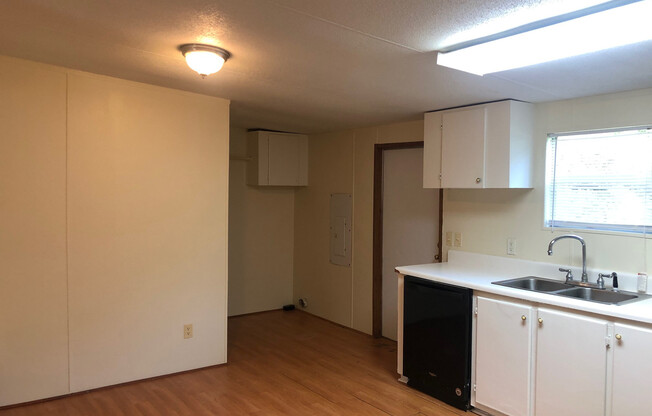 3 beds, 2 baths, $1,195