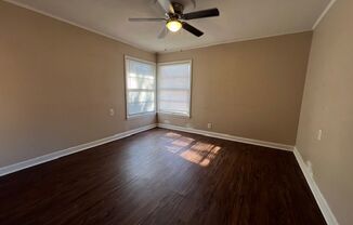 2 beds, 1 bath, $995