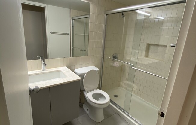 2 beds, 1 bath, 1,100 sqft, $4,300, Unit W112