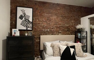 1 bed, 1 bath, $2,700, Unit 1R