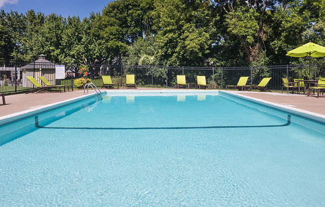 Birch Lake Townhomes - Pool