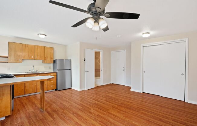Studio, 1 bath, 400 sqft, $1,150, Unit A02
