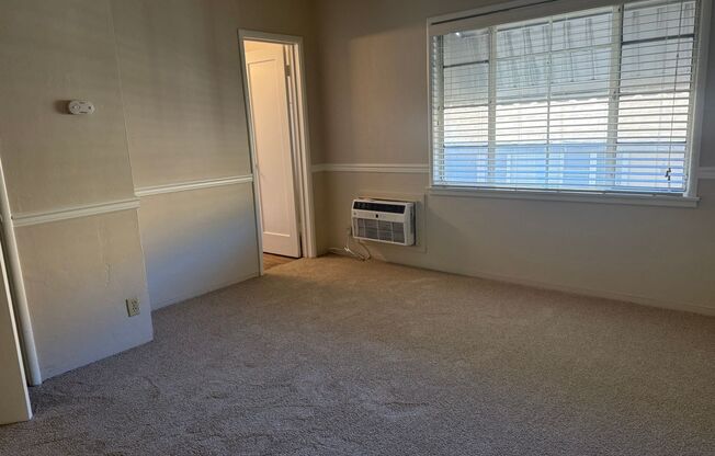 1 bed, 1 bath, $1,600, Unit 12