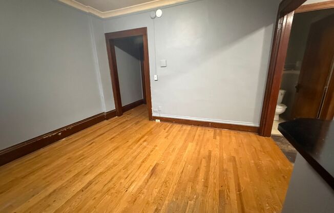 Studio, 1 bath, 550 sqft, $899, Unit Unit 110