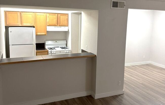 1 bed, 1 bath, 700 sqft, $999, Unit ELP2200-204