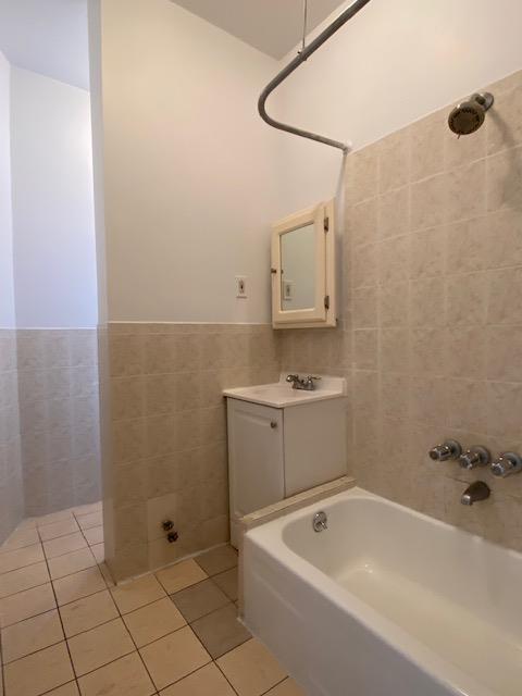 2 beds, 1 bath, 350 sqft, $2,925, Unit 26