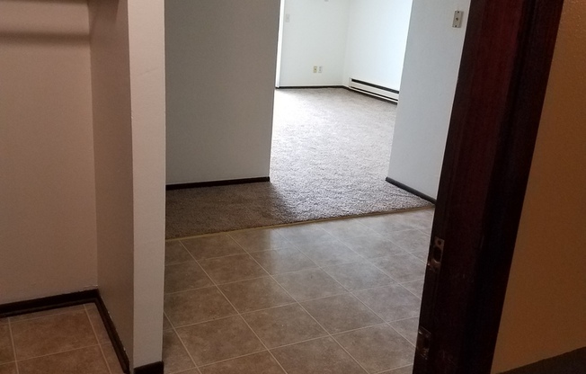 2 beds, 1 bath, $855, Unit 2F