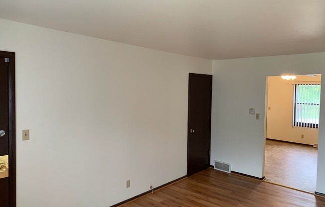 2 beds, 1 bath, $900