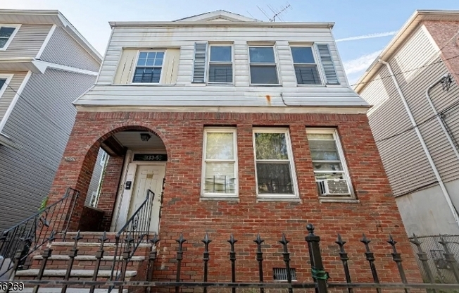 133 ISABELLA AVE