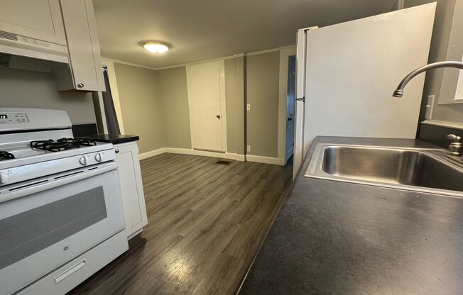 2 beds, 1 bath, 1,000 sqft, $1,600, Unit A