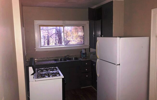 2 beds, 1 bath, $900, Unit 899 Stadelman Ave