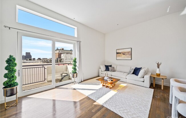 3 beds, 2 baths, 1,610 sqft, $8,000, Unit 612