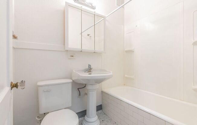 Studio, 1 bath, 420 sqft, $1,395, Unit 116
