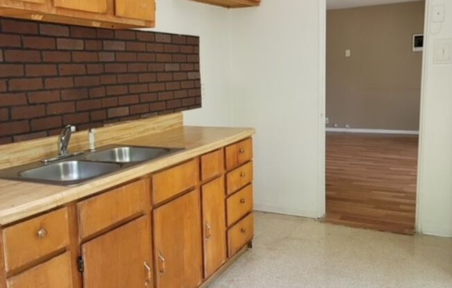 2 beds, 1 bath, $850