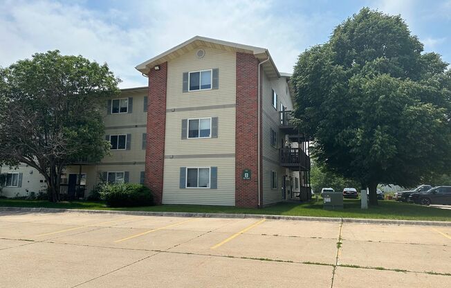 3 beds, 2 baths, 1,012 sqft, $975, Unit 701-50