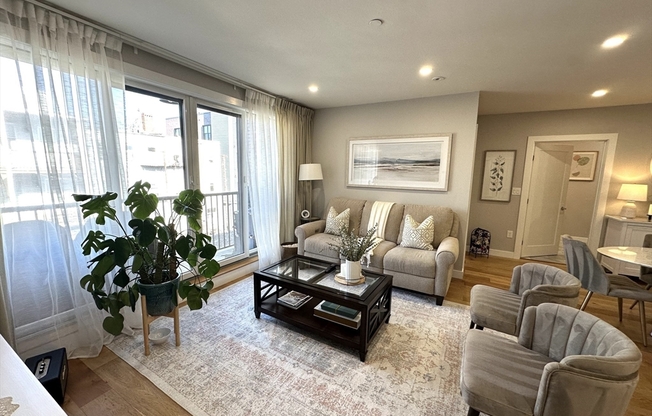 10 EVERETT ST