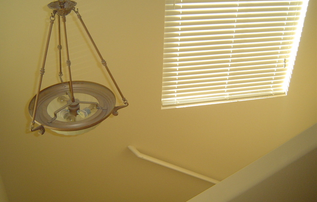 2 beds, 1 bath, $1,750, Unit # 2093