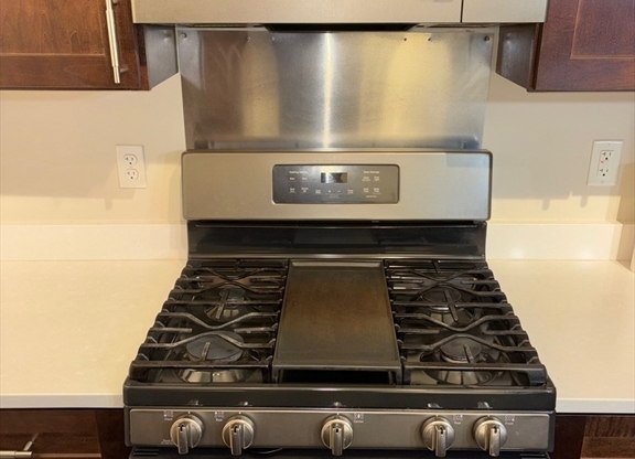 2 beds, 2 baths, 1,425 sqft, $3,000, Unit 355